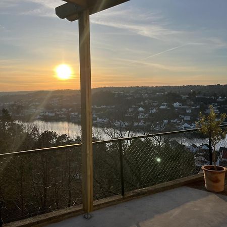 Apartment With Amazing Views - Free Parking Arendal Eksteriør billede