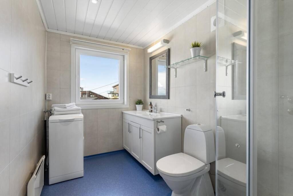 Apartment With Amazing Views - Free Parking Arendal Eksteriør billede