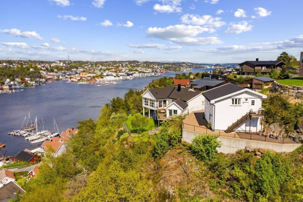 Apartment With Amazing Views - Free Parking Arendal Eksteriør billede