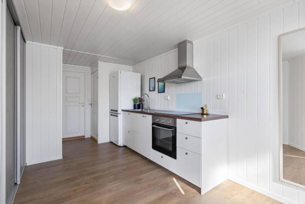 Apartment With Amazing Views - Free Parking Arendal Eksteriør billede