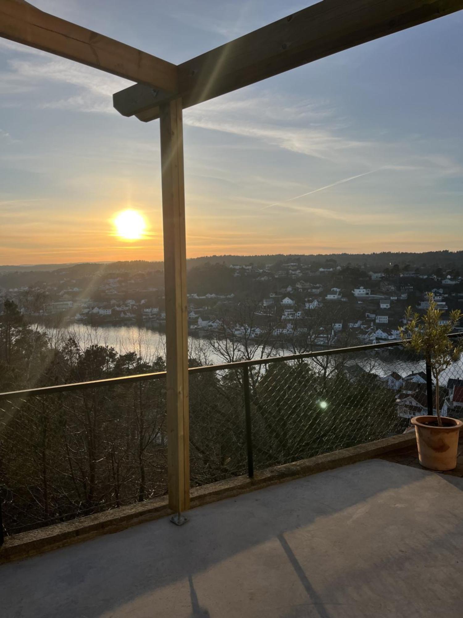Apartment With Amazing Views - Free Parking Arendal Eksteriør billede